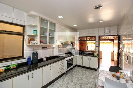 Casa à venda com 250m², 4 quartos e 2 vagas