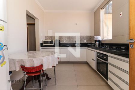 Casa à venda com 180m², 3 quartos e 6 vagas