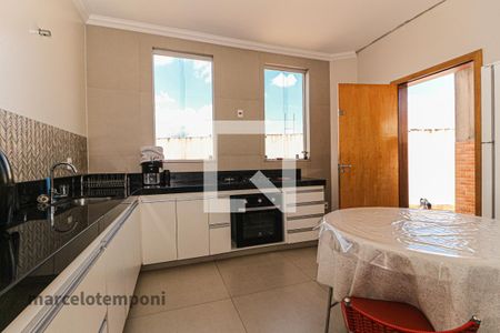 Casa à venda com 180m², 3 quartos e 6 vagas