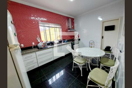 Casa à venda com 351m², 4 quartos e 4 vagas