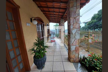 Casa à venda com 351m², 4 quartos e 4 vagas