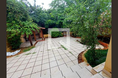 Casa à venda com 351m², 4 quartos e 4 vagas