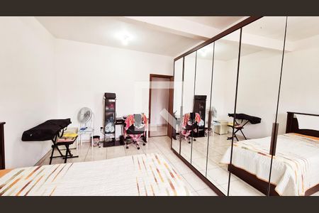 Casa à venda com 236m², 3 quartos e 4 vagas