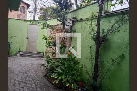 Casa à venda com 240m², 2 quartos e 4 vagas