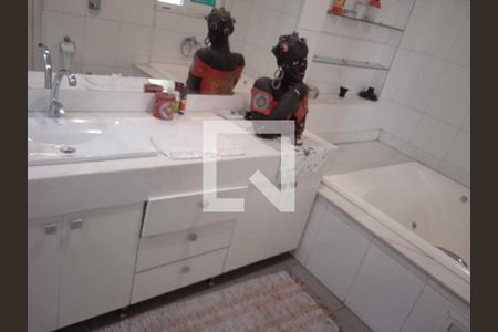 Casa à venda com 240m², 2 quartos e 4 vagas