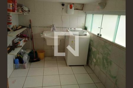 Casa à venda com 240m², 2 quartos e 4 vagas