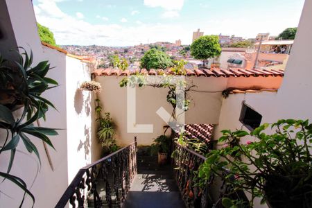 Casa à venda com 314m², 3 quartos e 3 vagas