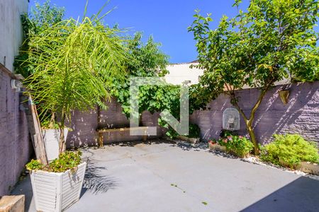 Casa à venda com 105m², 2 quartos e 2 vagas Casa à venda com 105m², 2 quartos e 2 vagasQuintal