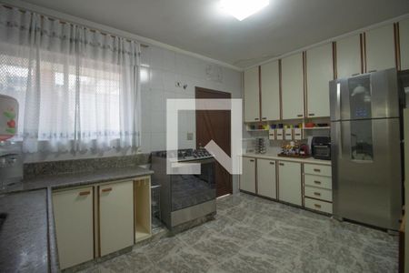 Casa à venda com 256m², 3 quartos e 3 vagas