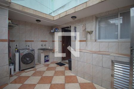 Casa à venda com 256m², 3 quartos e 3 vagas