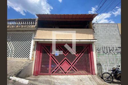 Casa à venda com 209m², 4 quartos e 2 vagas Casa à venda com 209m², 4 quartos e 2 vagasFachada