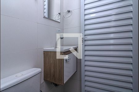Banheiro de kitnet/studio para alugar com 1 quarto, 18m² em Aclimação, São Paulo