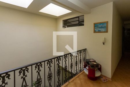 Casa à venda com 440m², 5 quartos e 8 vagas Casa à venda com 440m², 5 quartos e 8 vagasCorredor