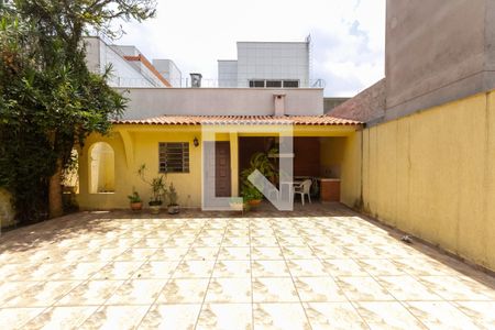 Casa à venda com 440m², 5 quartos e 8 vagas Casa à venda com 440m², 5 quartos e 8 vagasQuintal