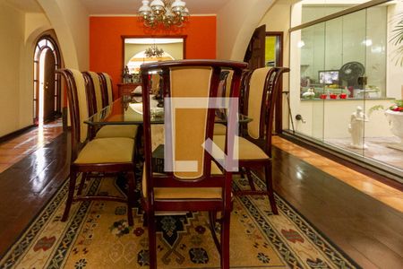 Casa à venda com 440m², 5 quartos e 8 vagas Casa à venda com 440m², 5 quartos e 8 vagasSala de Jantar
