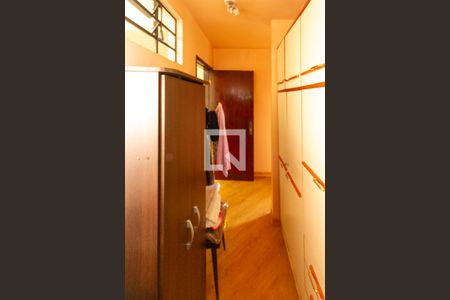 Casa à venda com 440m², 5 quartos e 8 vagas Casa à venda com 440m², 5 quartos e 8 vagasCloset Suite 04