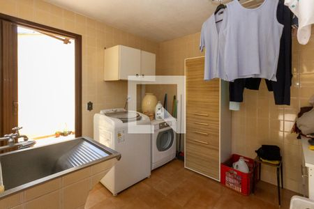 Casa à venda com 440m², 5 quartos e 8 vagas Casa à venda com 440m², 5 quartos e 8 vagasÁrea de Serviço