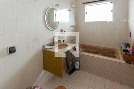 Casa à venda com 440m², 5 quartos e 8 vagas Casa à venda com 440m², 5 quartos e 8 vagasBanheiro da Suite 05
