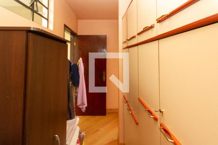 Casa à venda com 440m², 5 quartos e 8 vagas Casa à venda com 440m², 5 quartos e 8 vagasCloset Suite 04