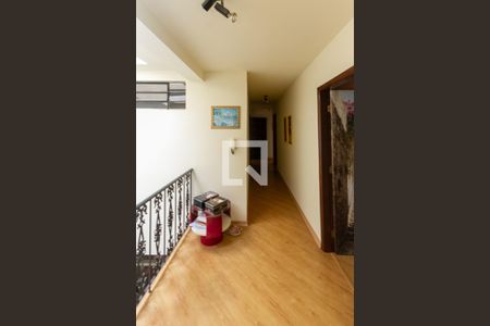 Casa à venda com 440m², 5 quartos e 8 vagas Casa à venda com 440m², 5 quartos e 8 vagasCorredor