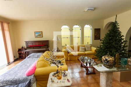 Casa à venda com 440m², 5 quartos e 8 vagas Casa à venda com 440m², 5 quartos e 8 vagasSala