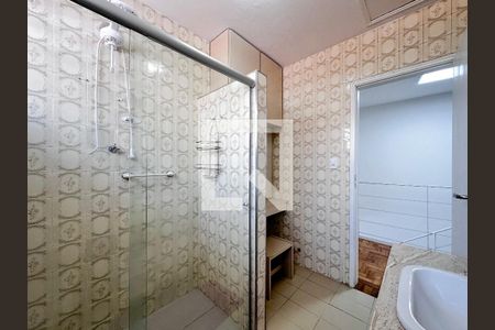 Casa à venda com 165m², 3 quartos e 2 vagasBanheiro