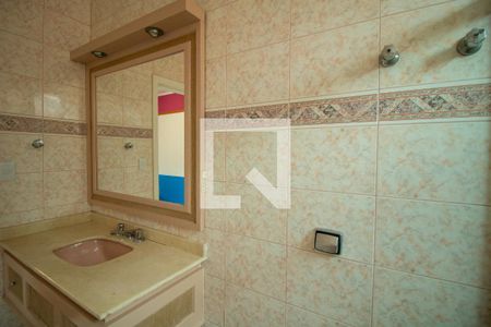 Casa de condomínio para alugar com 540m², 4 quartos e 6 vagas Casa de condomínio para alugar com 540m², 4 quartos e 6 vagasBanheiro da Suíte 1