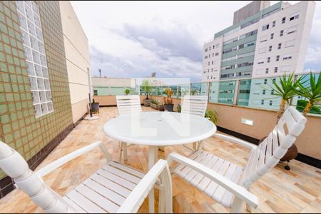 Apartamento à venda com 220m², 4 quartos e 2 vagasCobertura