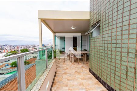 Apartamento à venda com 220m², 4 quartos e 2 vagasCobertura