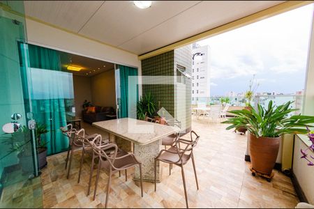 Apartamento à venda com 220m², 4 quartos e 2 vagasCobertura