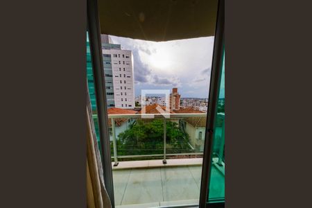 Apartamento à venda com 220m², 4 quartos e 2 vagasVaranda