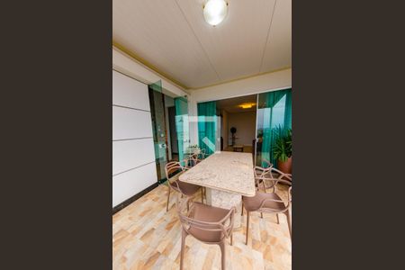 Apartamento à venda com 220m², 4 quartos e 2 vagasCobertura