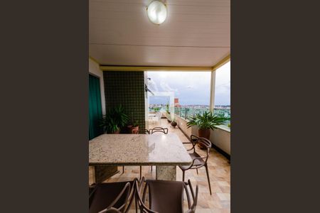 Apartamento à venda com 220m², 4 quartos e 2 vagasCobertura