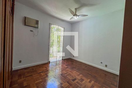 Casa à venda com 340m², 5 quartos e 2 vagasSuíte 1