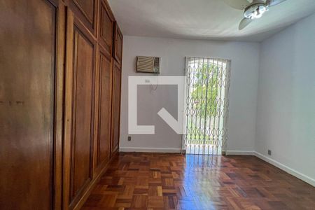 Casa à venda com 340m², 5 quartos e 2 vagasSuíte 1
