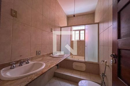 Casa à venda com 340m², 5 quartos e 2 vagasBanheiro social