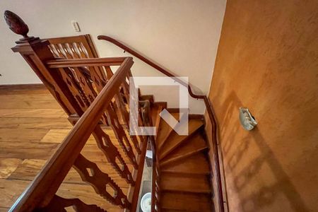 Casa à venda com 340m², 5 quartos e 2 vagasEscada da sala 2