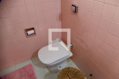 Casa à venda com 436m², 5 quartos e 2 vagas Casa à venda com 436m², 5 quartos e 2 vagasBanheiro Social 3