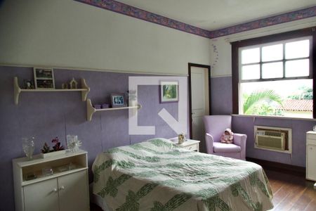 Casa à venda com 436m², 5 quartos e 2 vagas Casa à venda com 436m², 5 quartos e 2 vagasQuarto 4