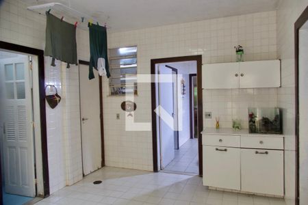 Casa à venda com 436m², 5 quartos e 2 vagas Casa à venda com 436m², 5 quartos e 2 vagasÁrea de serviço