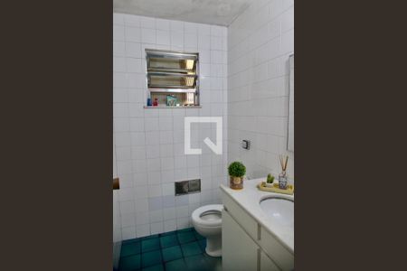 Casa à venda com 436m², 5 quartos e 2 vagas Casa à venda com 436m², 5 quartos e 2 vagasBanheiro social