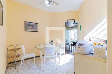 Casa à venda com 275m², 3 quartos e 4 vagas Casa à venda com 275m², 3 quartos e 4 vagasCozinha - Copa