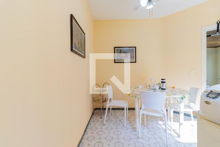 Casa à venda com 275m², 3 quartos e 4 vagas Casa à venda com 275m², 3 quartos e 4 vagasCozinha - Copa