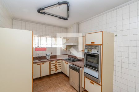 Casa à venda com 440m², 4 quartos e 5 vagas Casa à venda com 440m², 4 quartos e 5 vagasCozinha