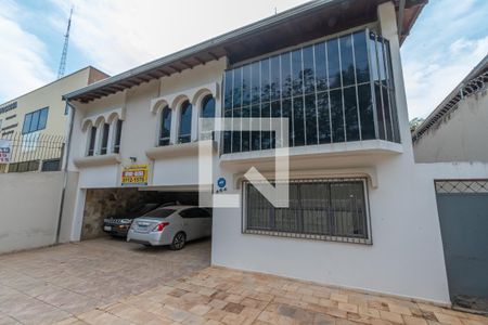 Casa à venda com 440m², 4 quartos e 5 vagas Casa à venda com 440m², 4 quartos e 5 vagasGaragem