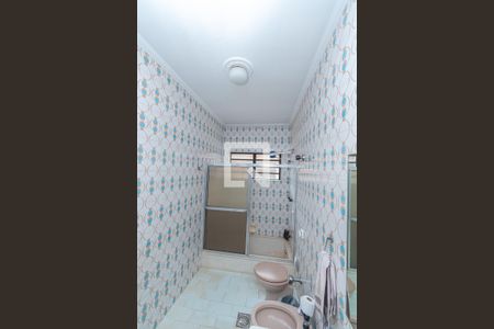 Casa à venda com 440m², 4 quartos e 5 vagas Casa à venda com 440m², 4 quartos e 5 vagasBanheiro Corredor