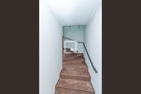 Casa à venda com 440m², 4 quartos e 5 vagas Casa à venda com 440m², 4 quartos e 5 vagasEscada Acesso Quartos