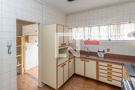 Casa à venda com 440m², 4 quartos e 5 vagas Casa à venda com 440m², 4 quartos e 5 vagasCozinha