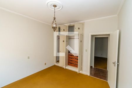 Casa à venda com 440m², 4 quartos e 5 vagas Casa à venda com 440m², 4 quartos e 5 vagasQuarto 2