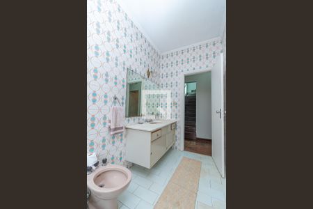 Casa à venda com 440m², 4 quartos e 5 vagas Casa à venda com 440m², 4 quartos e 5 vagasBanheiro Corredor